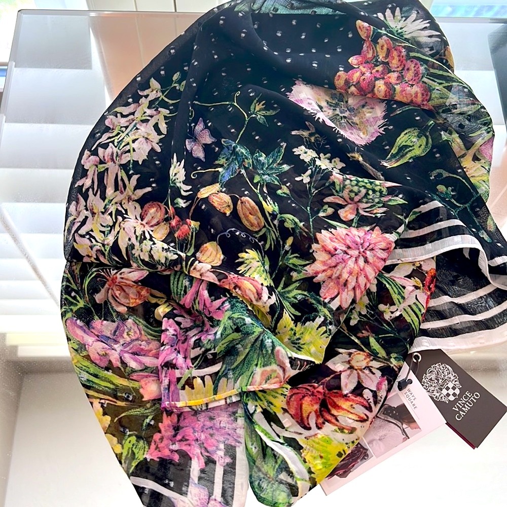 NWT🌺FLORAL🌸SQUARE WOMEN SCARF VINCE CAMUTO